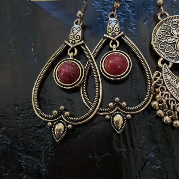 two pair earring set by Anita Singh - Picture 3 of 3